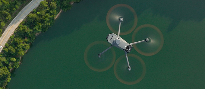 ドローンの特徴